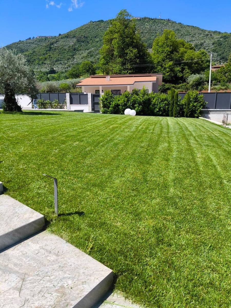 Prato finito in una villa privata